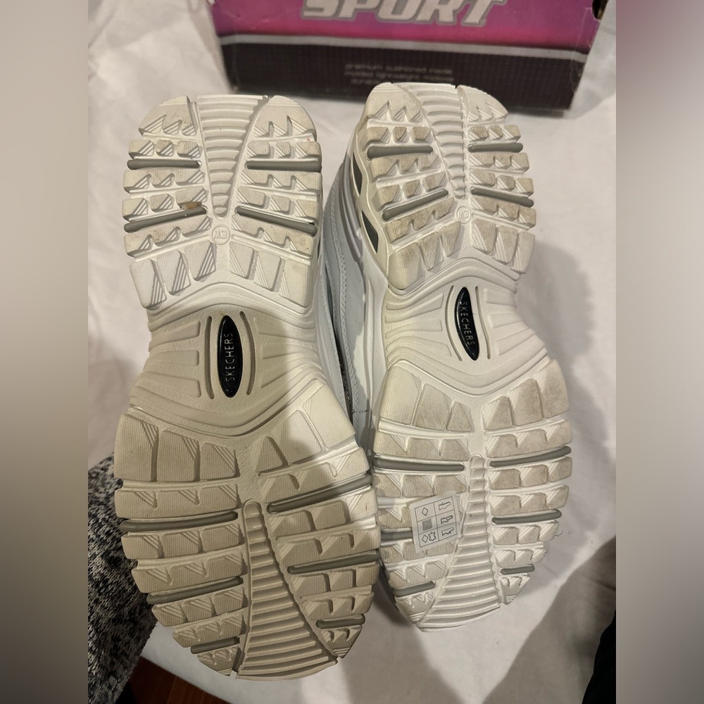 Skechers White Sneakers Retro-Inspired Chunky Design - Picture 5 of 6